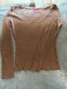 SO Ribbed Scoop Neck Long Sleeve Top - Brown